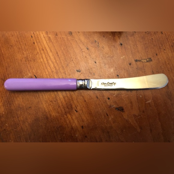 Sheffield ViTG Set of 6 Butter Knifes with Lilac Plastic Handles Stain Resisting - Picture 2 of 6